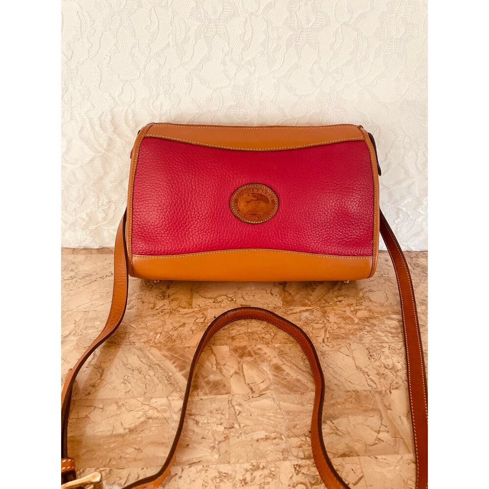 Vtg DOONEY and BOURKE AWL varsity tan trim small crossbody/shoulder bag